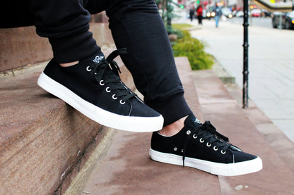 Retro Black/White Canvas Sneakers - Cushioned Insole